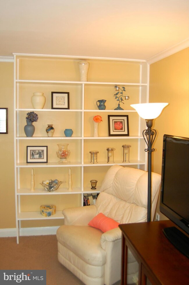 8657 Oak Rd, Parkville, MD 21234 - photo 5