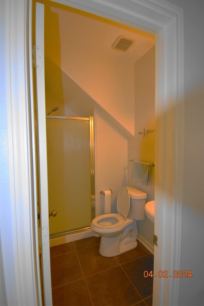 Secondary full bath downstairs.
