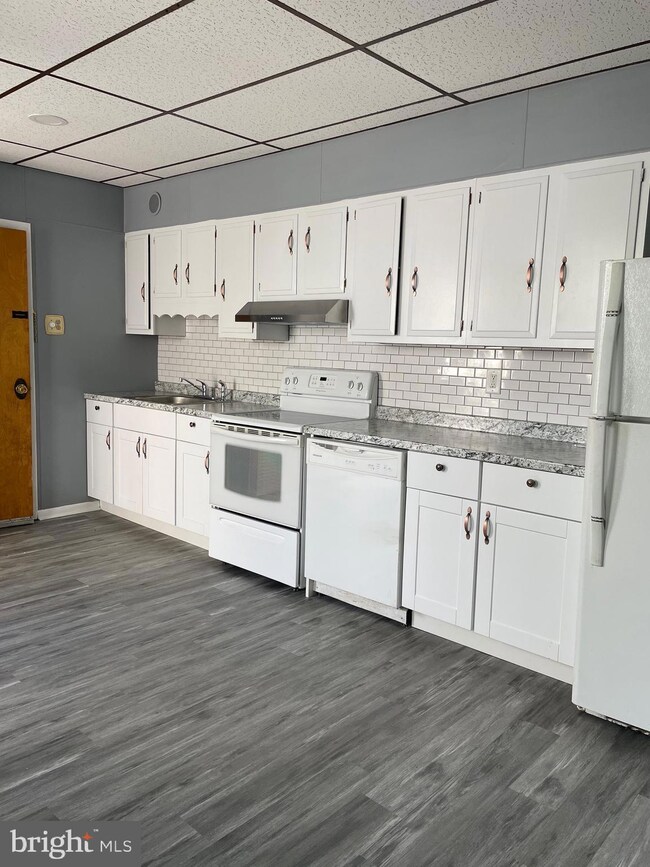 131 S 3rd St, Saint Clair, PA 17970 - photo 7