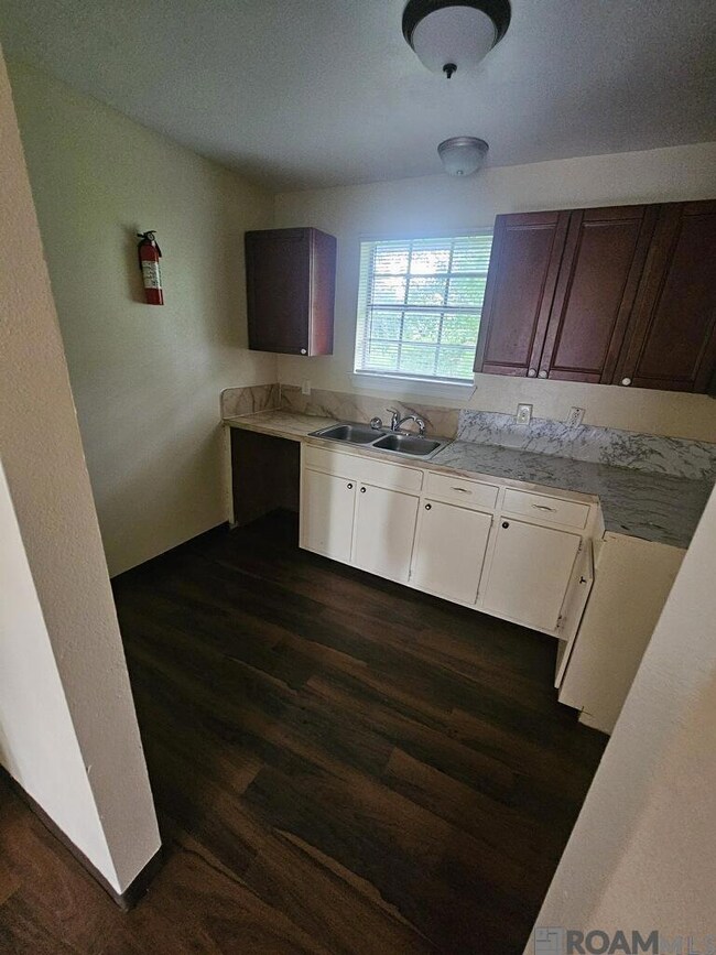 2201 Fairchild St, Baton Rouge, LA 70807 - photo 3