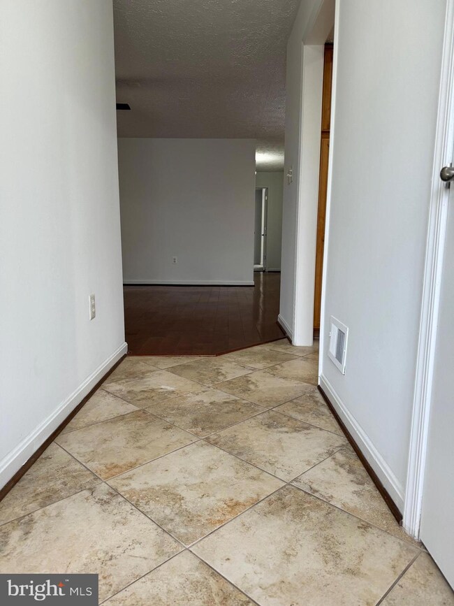 11948 Cardamom Dr, Woodbridge, VA 22192 - photo 6