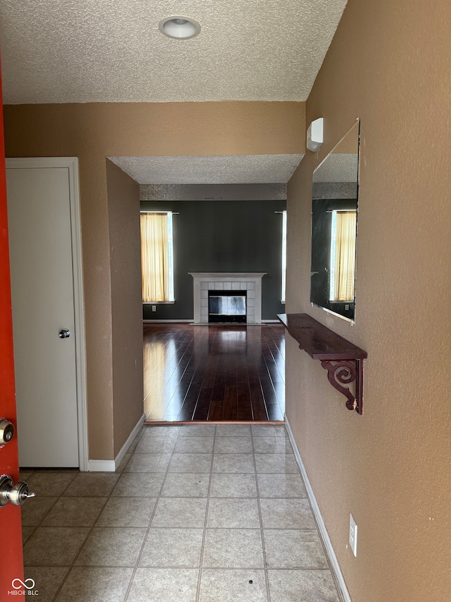 8152 Maple Stream Ln, Indianapolis, IN 46217 - photo 2