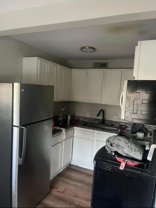 2053 Marsia Ln Kitchen Pre Tenant Move