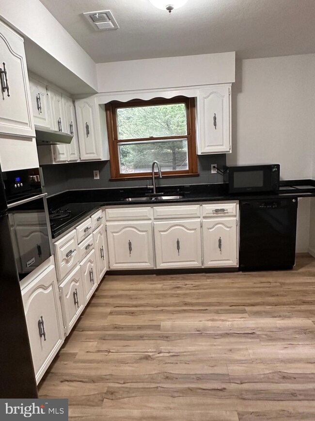 60 Broad Ave, Ewing, NJ 08618 - photo 3