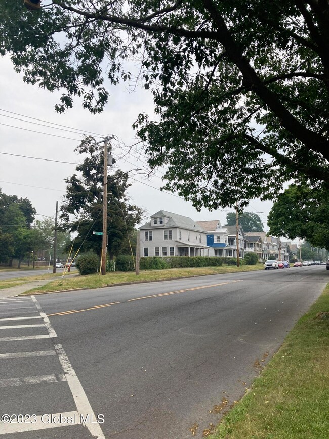 404 Manning Blvd, Albany, NY 12206 - photo 3