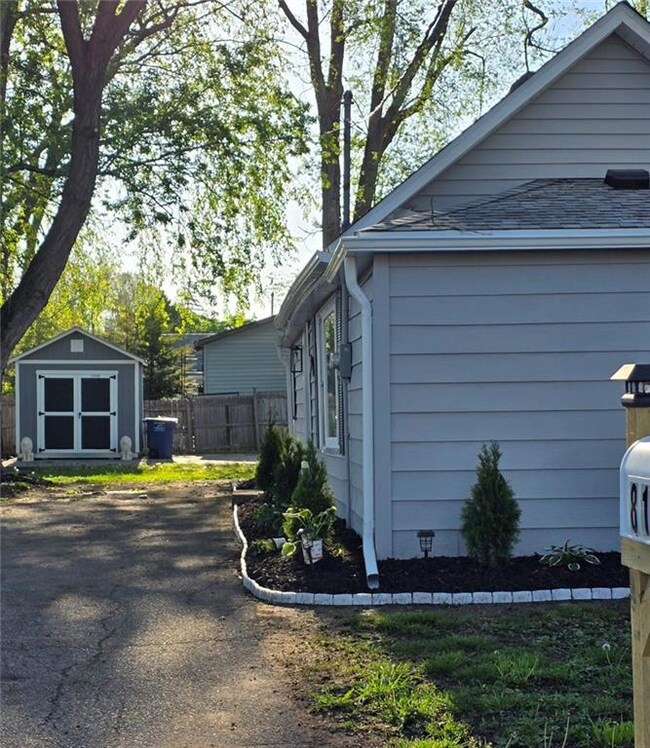 817 E 27th St, Des Moines, IA 50317 - photo 2