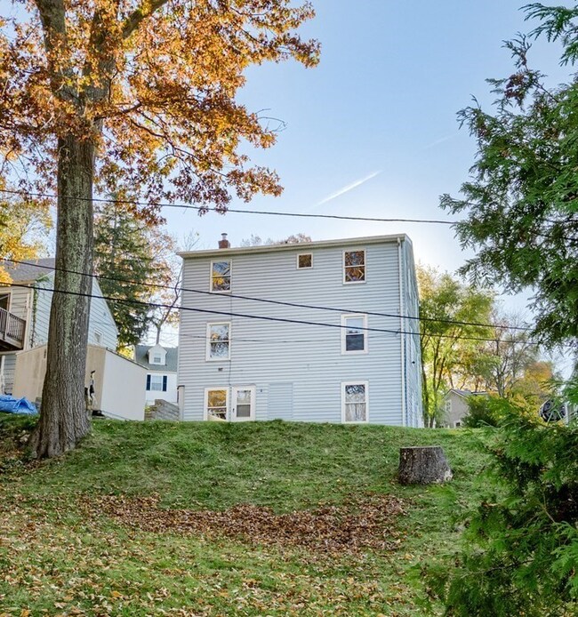 37 Indian Lake Pkwy, Worcester, MA 01605 - photo 5