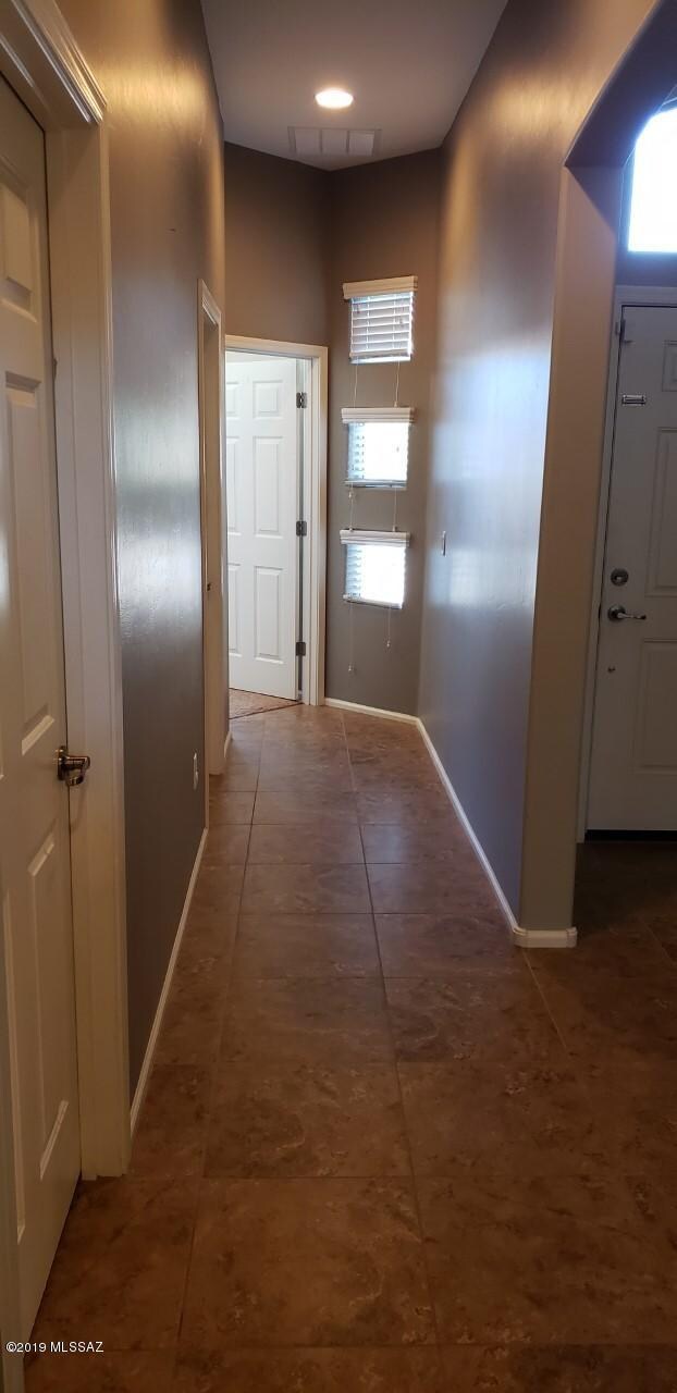 thumbnail_20191002_141852 Hallway 1