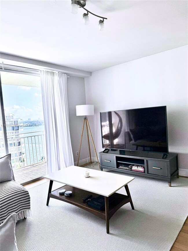 Isola Brickell Key unit 1405, Miami, FL 33131 - photo 4