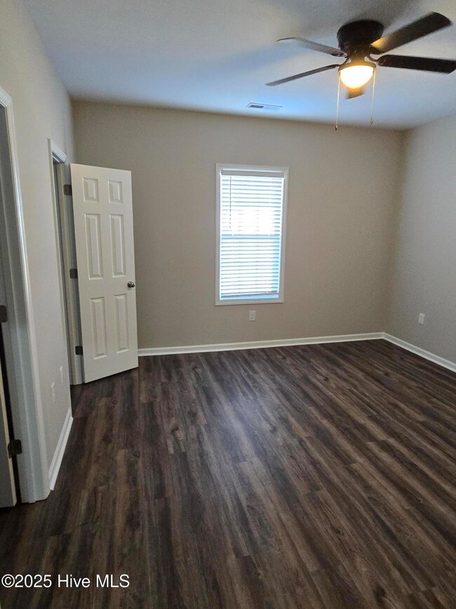 1249A Masters Ln unit A, Greenville, NC 27834 - photo 4