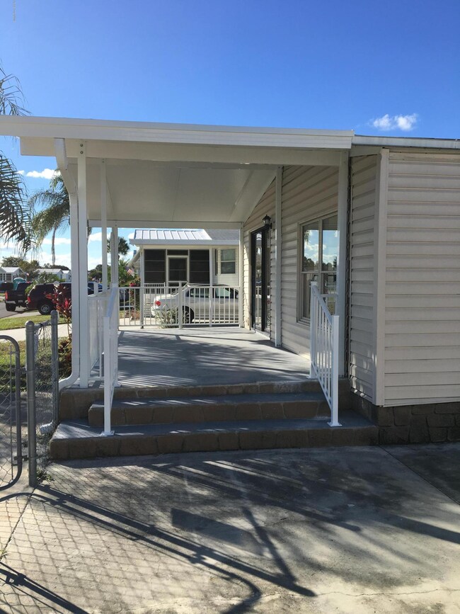 332 Macadamia stairs