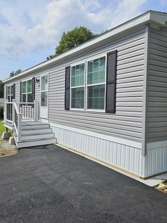 9 Mark St, Nashua, NH 03062 - photo 2