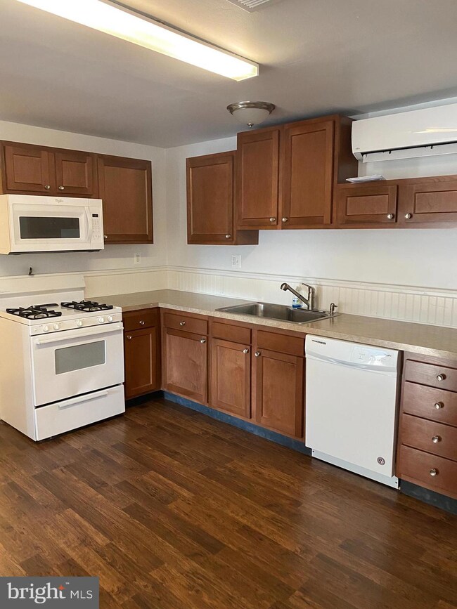 22 Bloomsbury Ave unit C, Baltimore, MD 21228 - photo 2