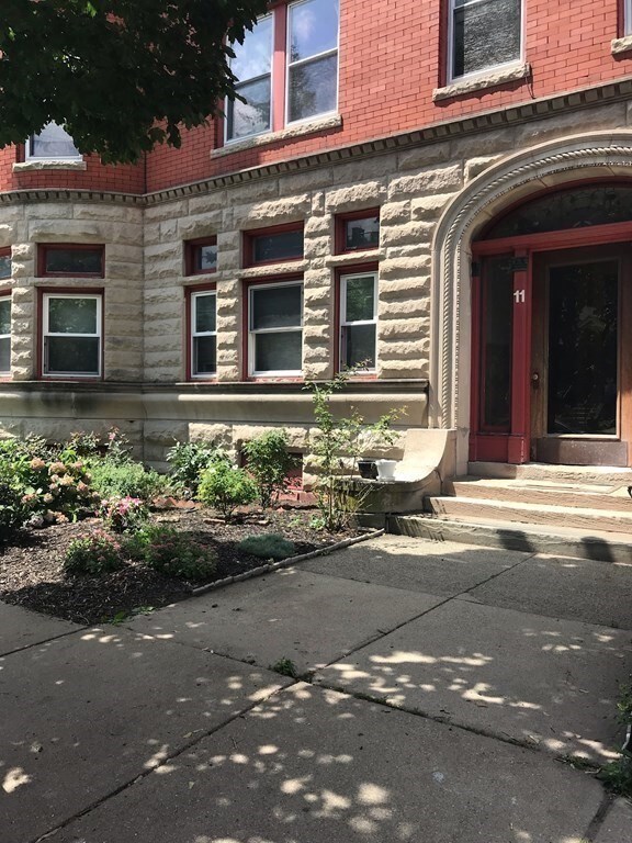 11 Verndale St unit 1, Brookline, MA 02446 - photo 2