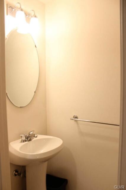 4562 Par Ct, Center Valley, PA 18034 - photo 5