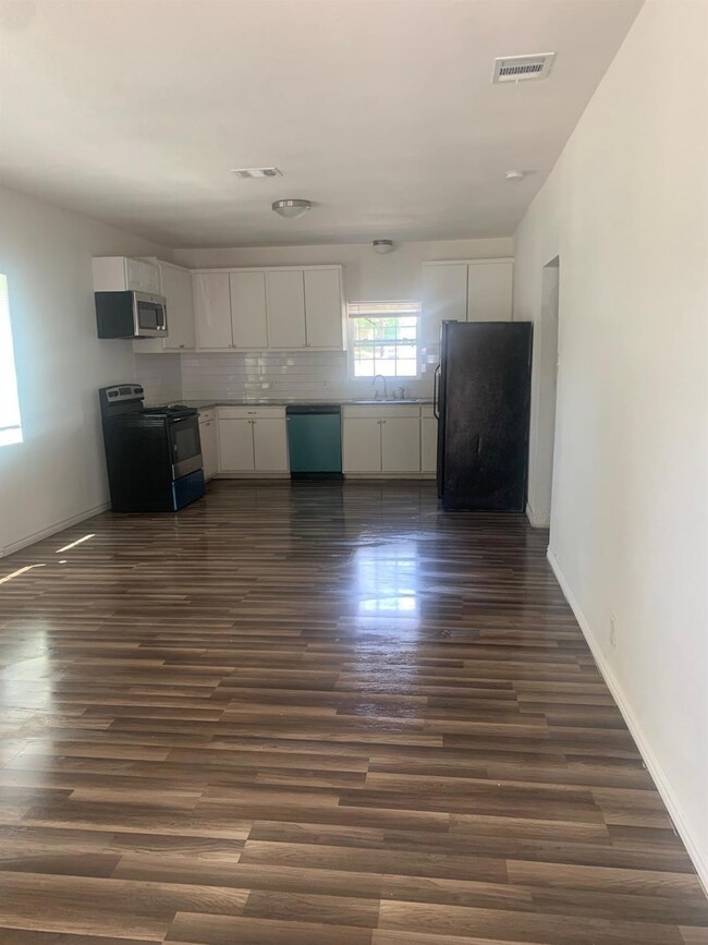 507 S Scullin Ave, Denison, TX 75020 - photo 7