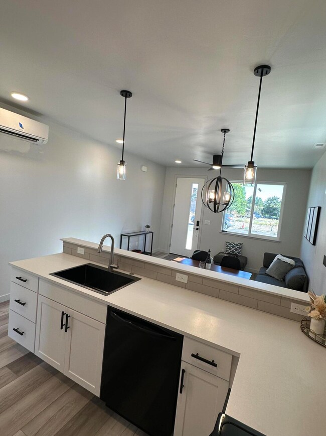 61647 Daly Estates Dr unit 8, Bend, OR 97702 - photo 4