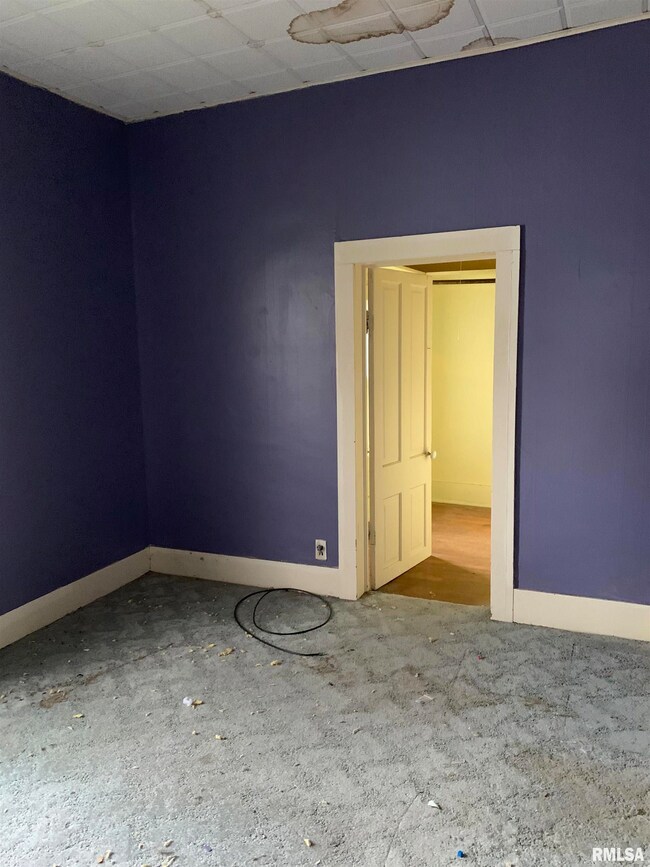 411 S Kickapoo St, Lincoln, IL 62656 - photo 5