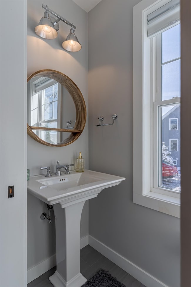 22 Sunrise Cir, Auburn, NH 03032 - photo 5