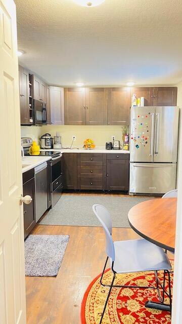 Beautiful Kitchen with Stainless Steell<