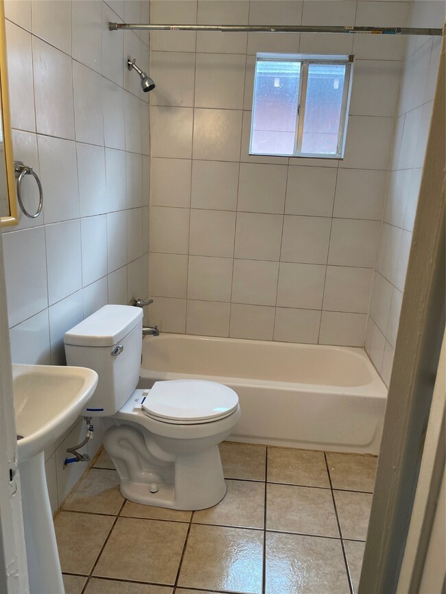 3815 Mount Pleasant St, Houston, TX 77021 - photo 4