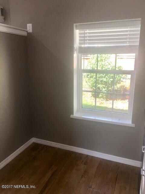 3810 Valencia Rd, Jacksonville, FL 32205 - photo 3