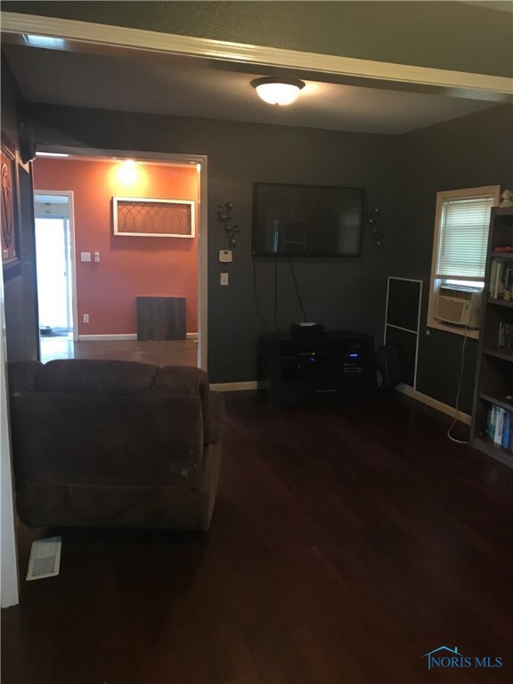 308 W Church St, West Unity, OH 43570 - photo 4