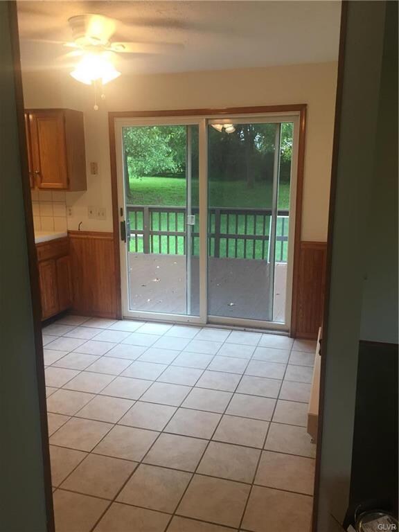 Sliding door to the back deck
