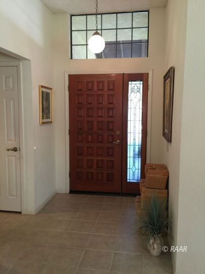 Light and spacious entry...