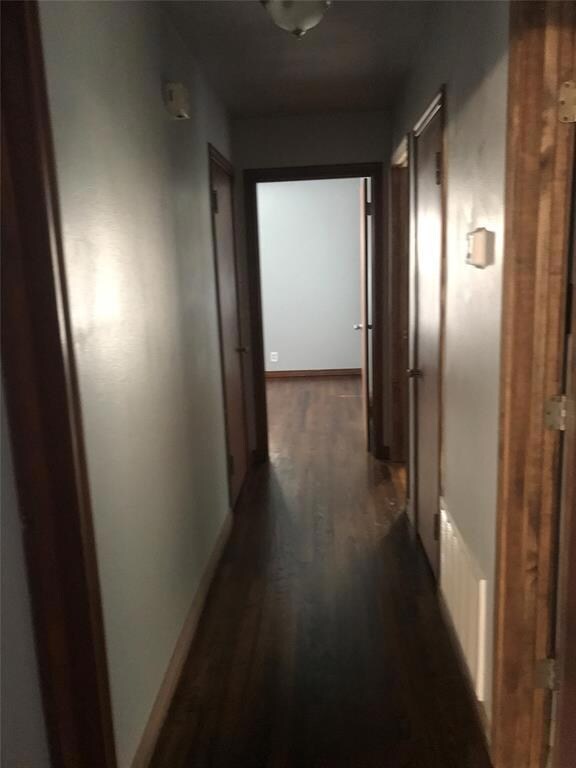 1307 N Howeth St, Gainesville, TX 76240 - photo 3