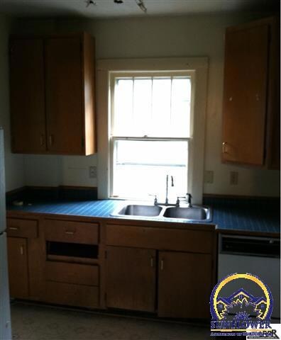 2007 SW Buchanan St, Topeka, KS 66604 - photo 3