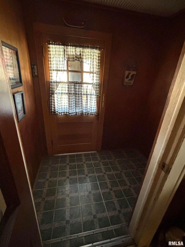 1202 W Prospect St, Kewanee, IL 61443 - photo 4