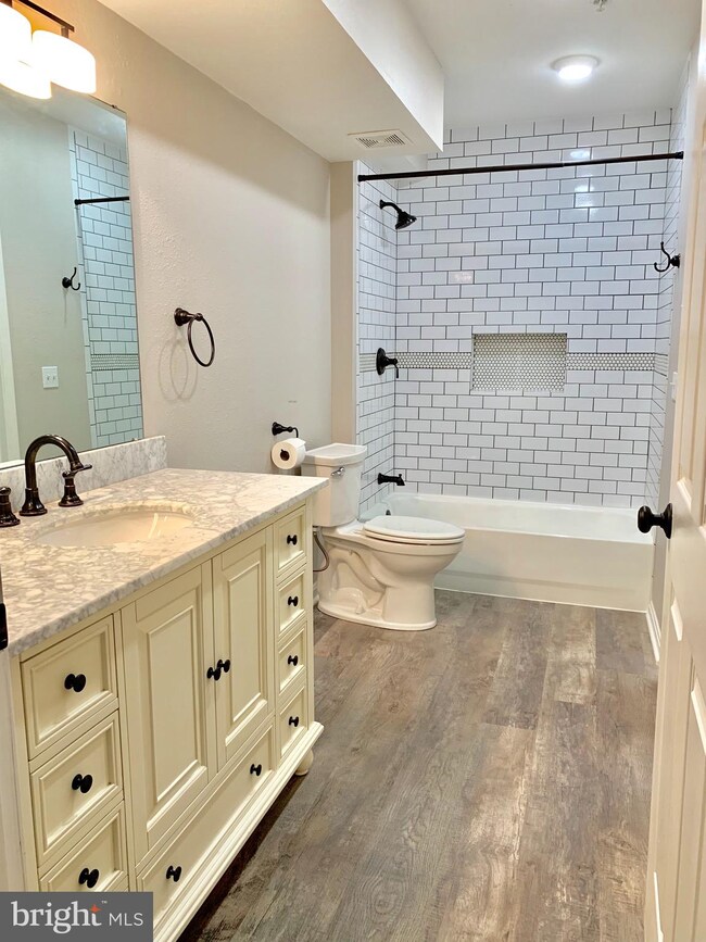 4510 Superior Square, Fairfax, VA 22033 - photo 7