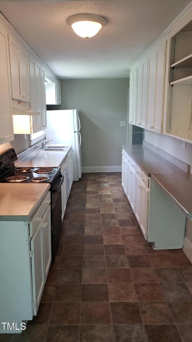 6Kitchen1