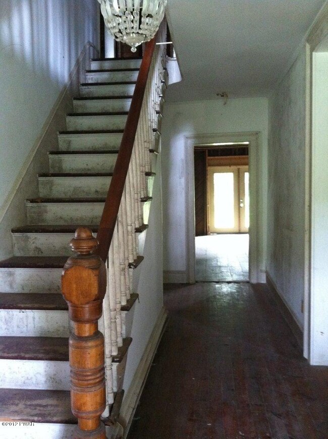 305 W High St, Milford, PA 18337 - photo 2