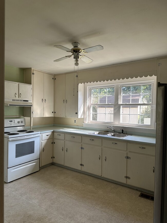 114 Charlotte Dr, Shelbyville, TN 37160 - photo 3