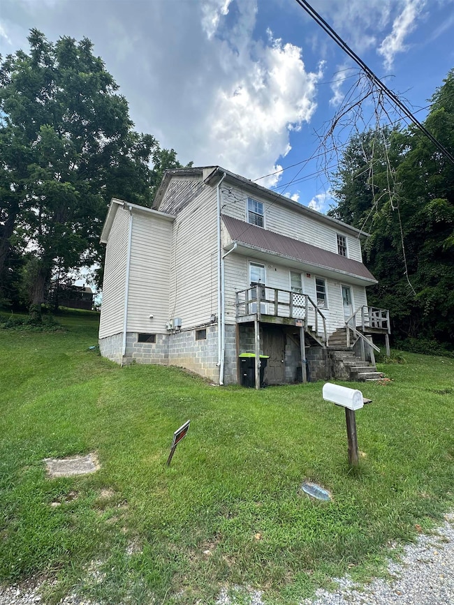 228 1st St SE, Pulaski, VA 24301 - photo 2