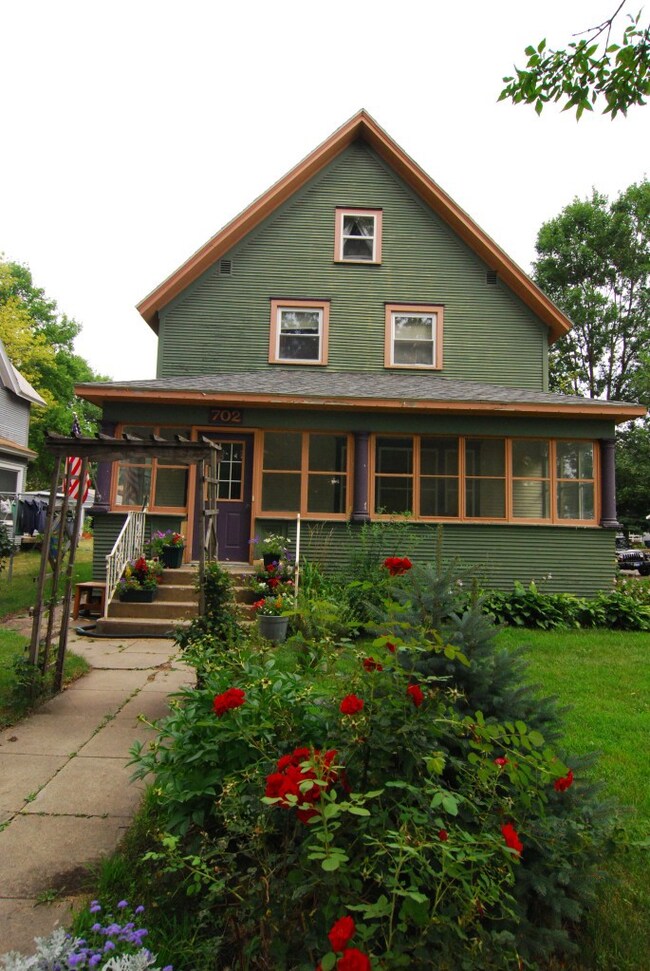 702 N Broadway