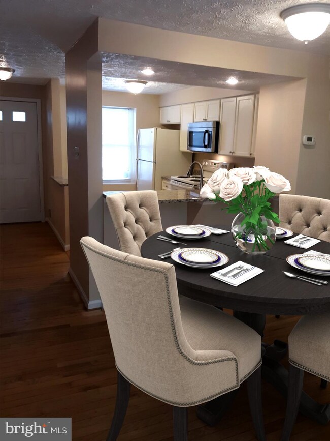 8494 Lazy Creek Ct, Springfield, VA 22153 - photo 3