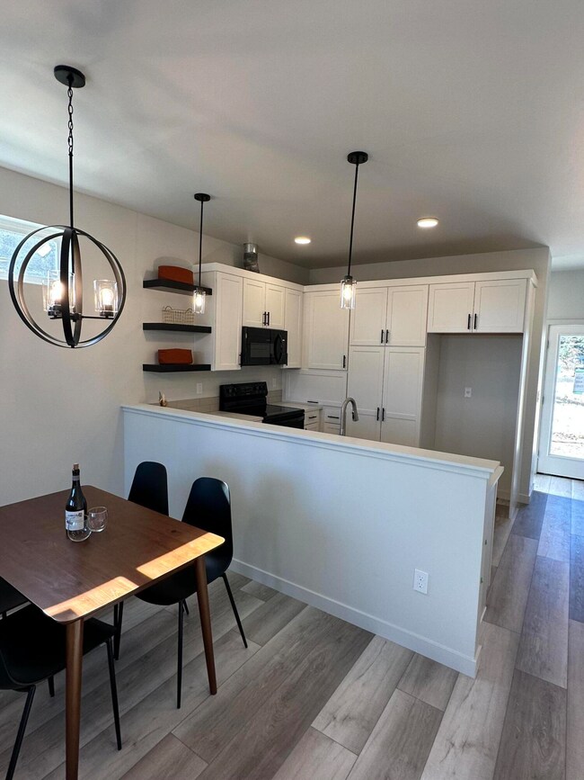 61647 Daly Estates Dr unit 6, Bend, OR 97702 - photo 3