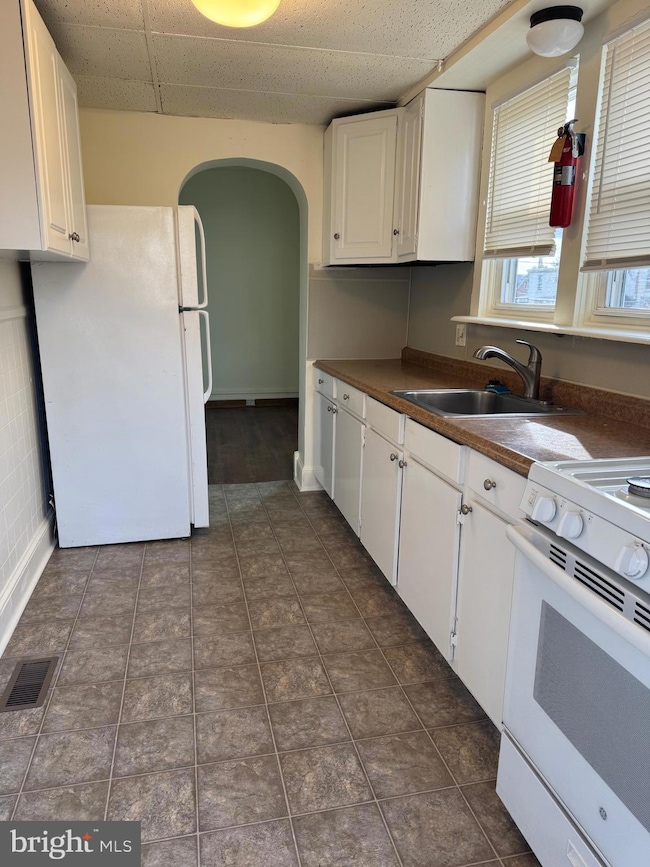 635 Chestnut St, Pottstown, PA 19464 - photo 2