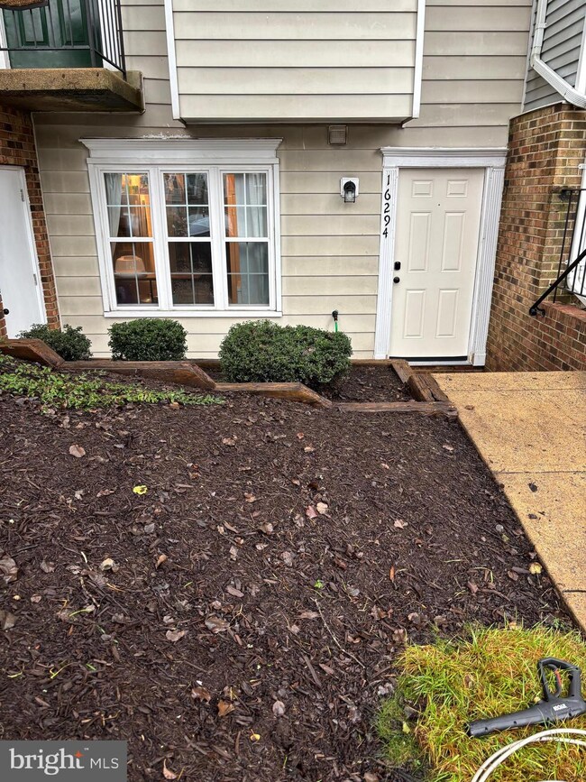 16294 Taconic Cir, Dumfries, VA 22025 - photo 3