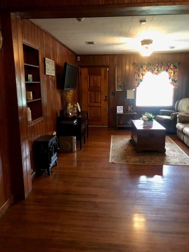 312 E Culpepper Ave, Doerun, GA 31744 - photo 5