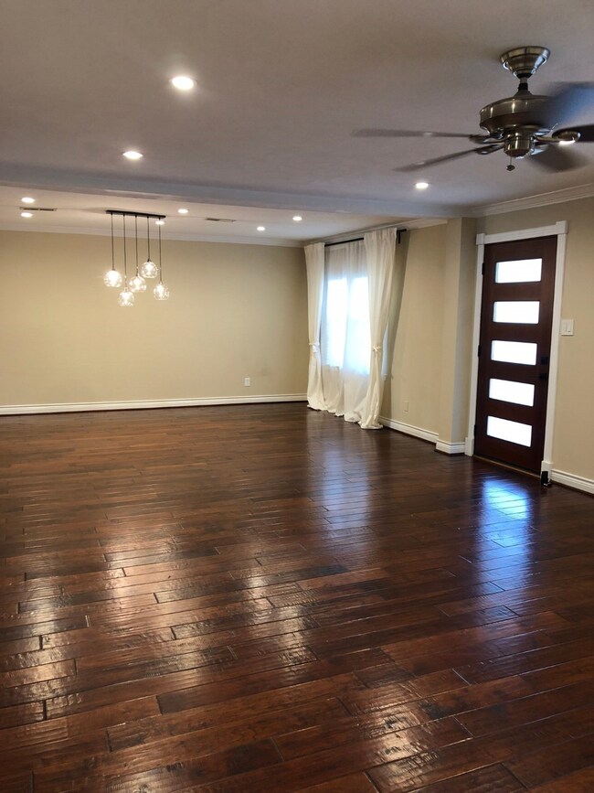 1442 Chamboard Ln, Houston, TX 77018 - photo 3