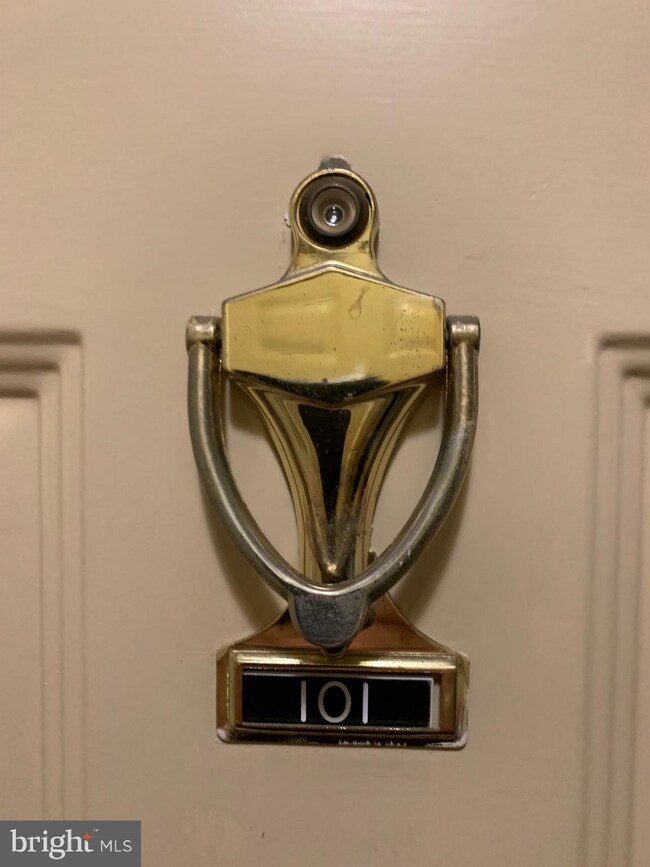 5906 Cove Landing Rd unit 101, Burke, VA 22015 - photo 3