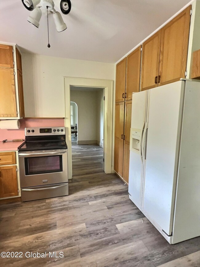 865 Vischer Ave, Schenectady, NY 12306 - photo 7