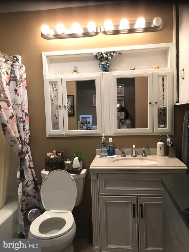 10 Redbrook Ln, Levittown, PA 19055 - photo 6