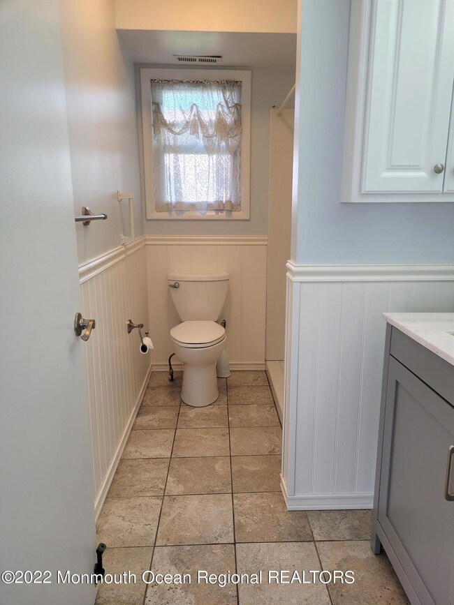 4B CALIFORNIA BATHROOM