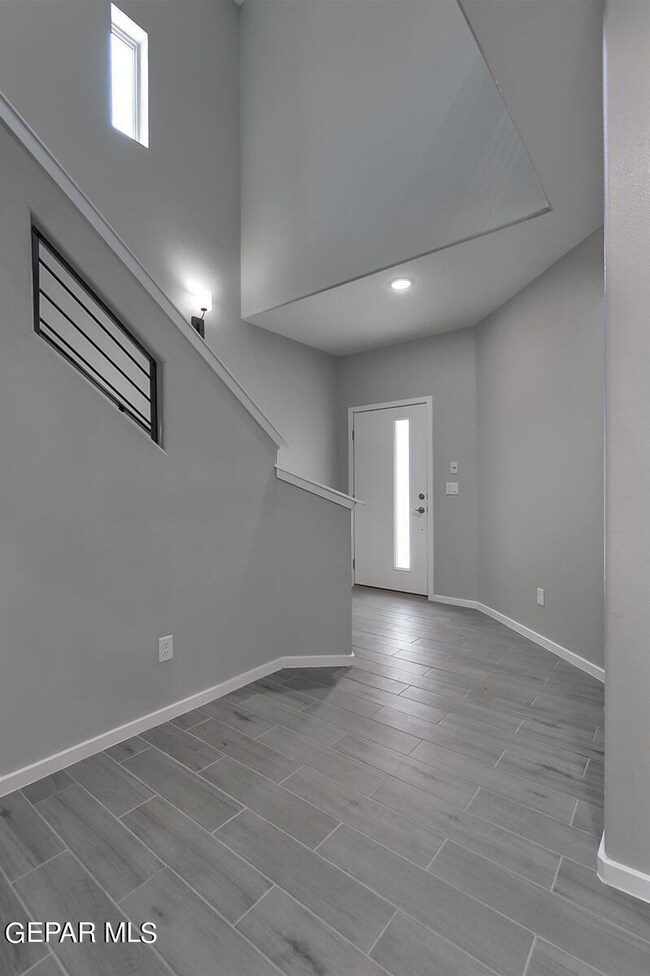 1092-Indigo Sky-Foyer