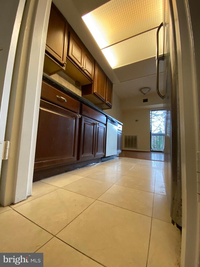 2253 Castle Rock Square unit 12C, Reston, VA 20191 - photo 7